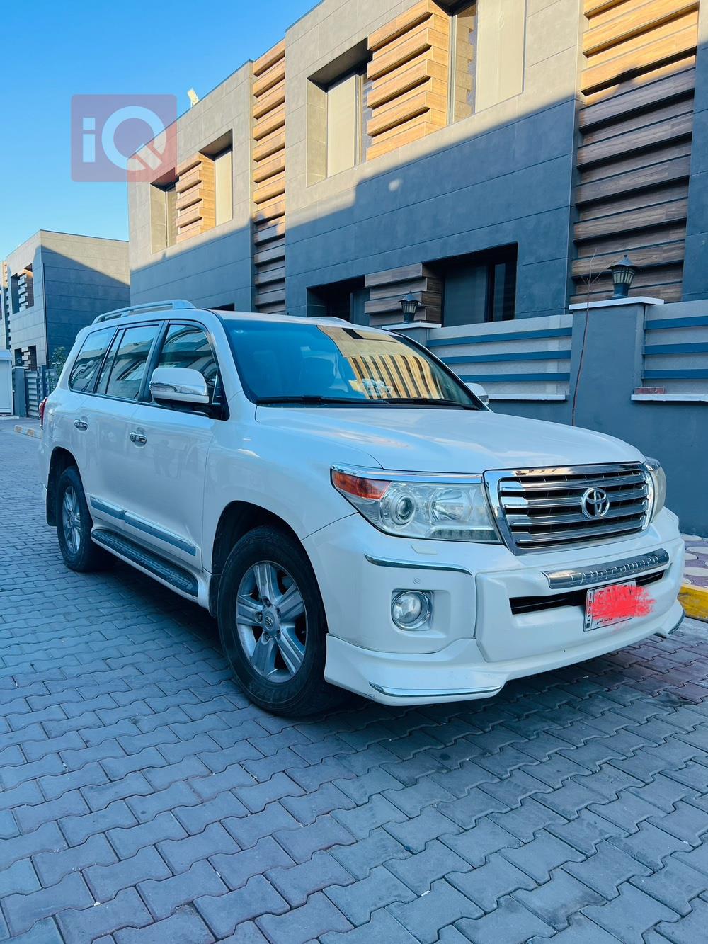 تۆیۆتا لاند کروزەر